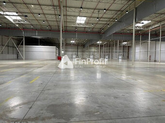 Na prenájom vykurovaný sklad s výmerou 8.600 m2 s administra - 6