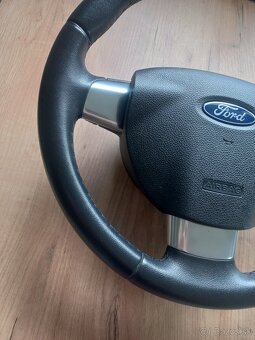 Ford Focus volant - 6