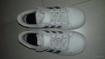 Nike 32; Adidas 31 REZERVÁCIA - 6