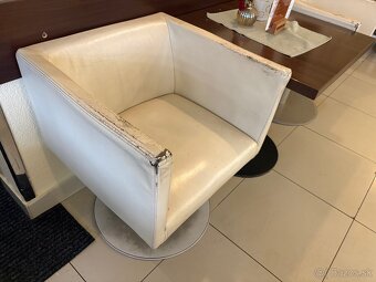 Kožené lavice a kreslá - 6