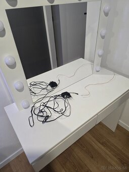 Kozmetický, toaletný stolík - 6