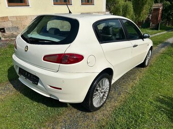 alfa romeo 147 1.6 benzin 77kw r.8/2008 klima alu kola 17" - 6
