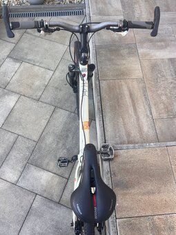 Biely horský bicykel. - 6
