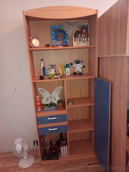 Predám 2 ks kvalitné skriňe farba modra-jelša - 6