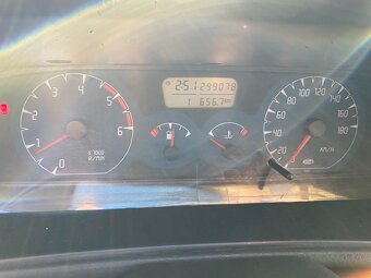 Predám Nissan Terrano 2, 2.7TDI, 7-miestne - 6