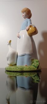 Nádherná veľká porcelánová soška dievča s húskou . Top stav - 6
