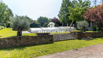 6 IZB. DOM NA PEREŠI S JAZIERKOM A NÁDHERNOU ZÁHRADOU - 6