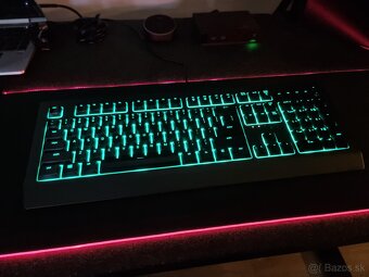 Razer Cynosa V2 + Razer Goliathus Extended Chroma - 6
