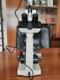 Laboratórny trinokulárny LED mikroskop s digitálnou kamerou - 6