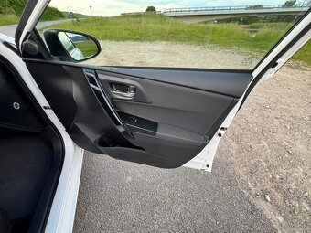 PREDAM TOYOTU AURIS 1,6 97kw 2017 - 6