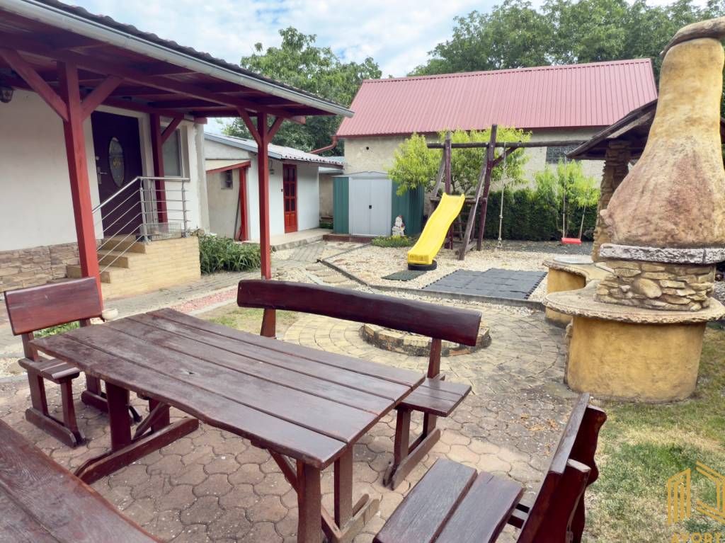 DOM S BYTOM (BÝVALÁ PREDAJŃA), POZEMOK 400m2, KOVÁLOV - 7