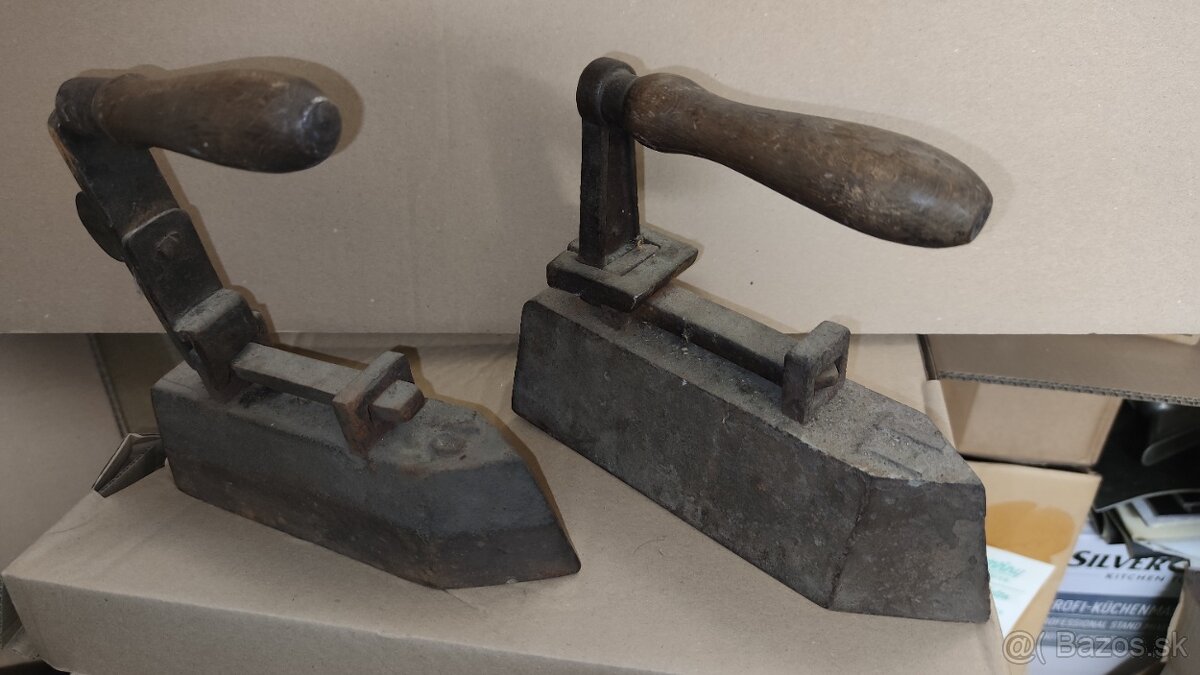 Staré věci - lampa, svícen, sochy, citera, čajová souprava - 7