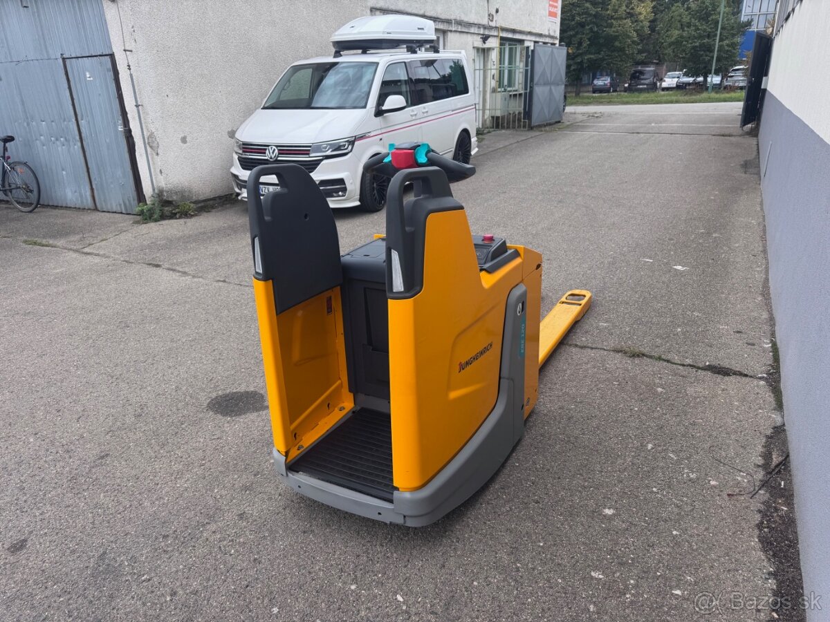 Nízkozdvižný vozík s plošinkou Jung stav nového - 7