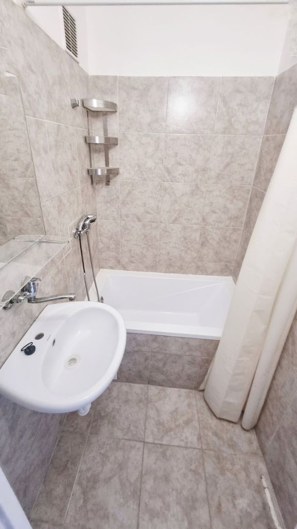 Rezervované - Čiastočne zrekonštruovaný bytík s loggiou - 7