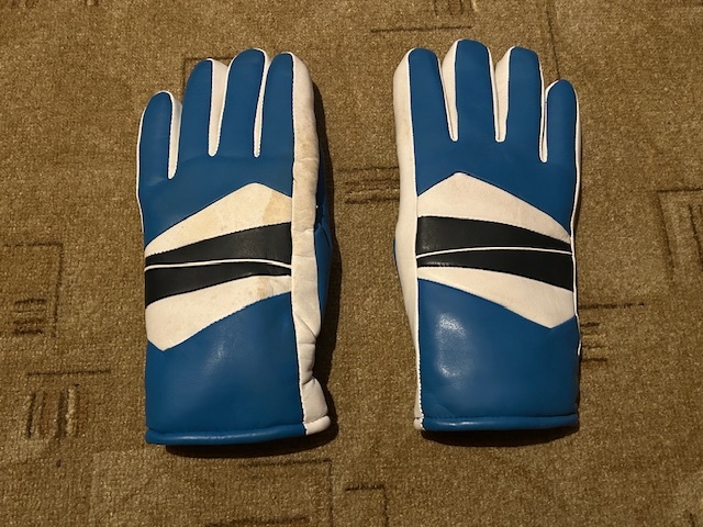 Predám retro lyžiarske doplnky, lyže - 7