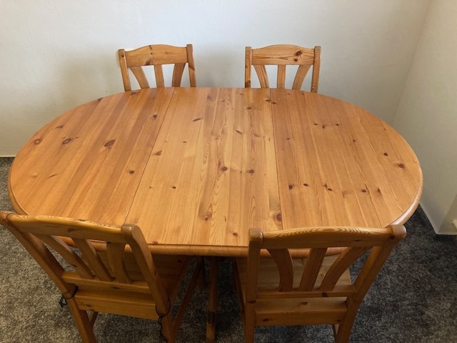 Rozkladací jedálenský stôl so stoličkami z masívu. - 7