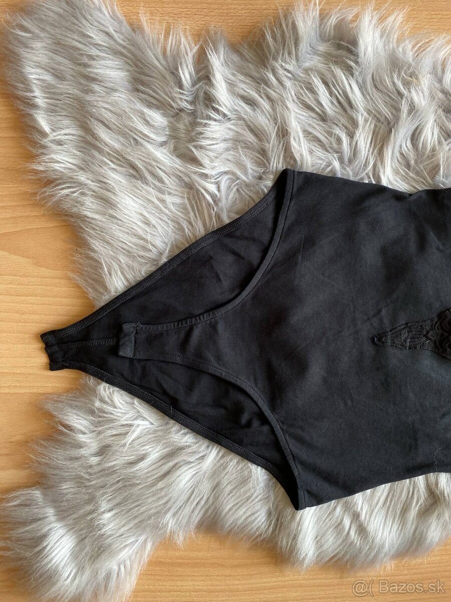 3x čierne body - 7