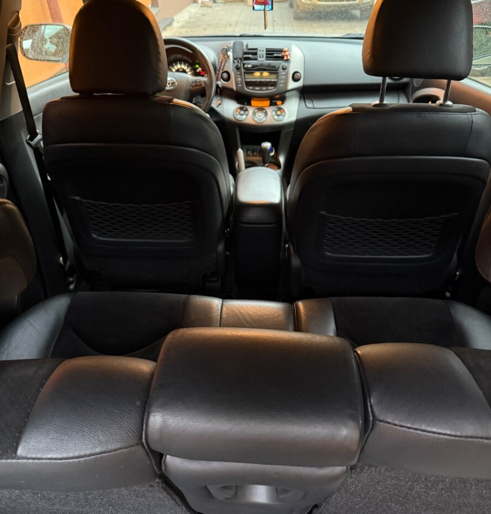 Rav4 Toyota benzín,automat,4x4,Isofix - 7