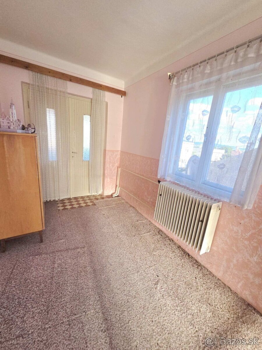 PREDAJ poschodový dom v obci Pastovce s pekným pozemkom - 7