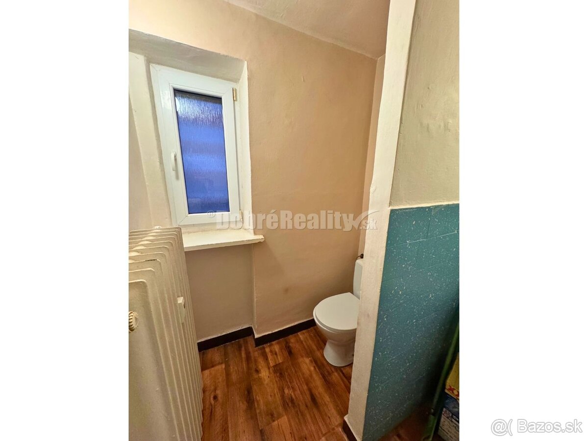 REZERVOVANÉ.......Na predaj 2 izbový veľkometrážny byt v Han - 7