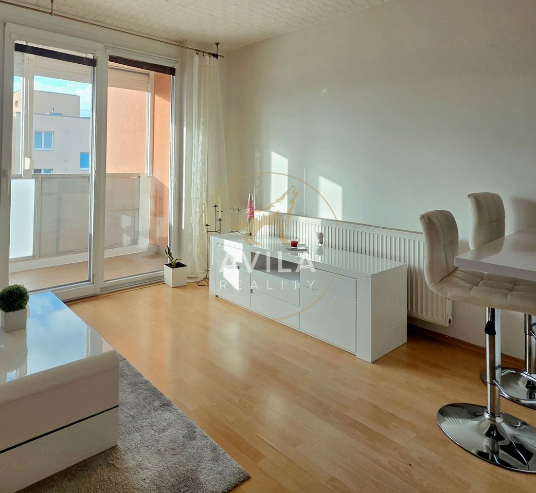 TOP PONUKA VEĽKÁ GARSÓNKA (33m²) S KLÍMOU, ZASKLENÝM BALKÓN - 7