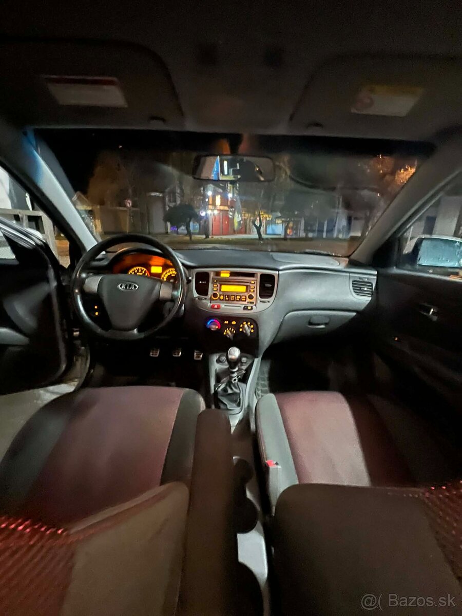 Kia Rio - 7