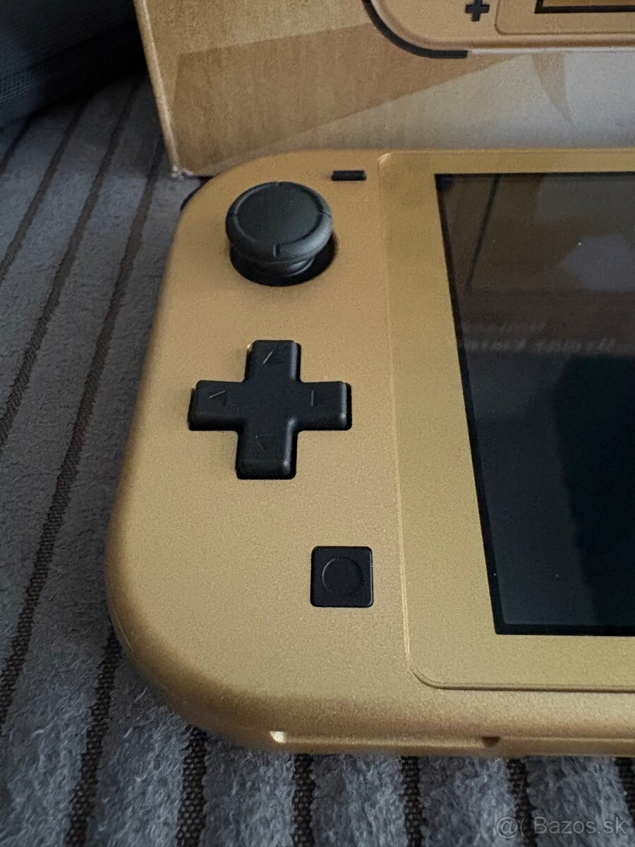 Nintendo Switch Lite Hyrule Edition + Magnetický kryt - 7