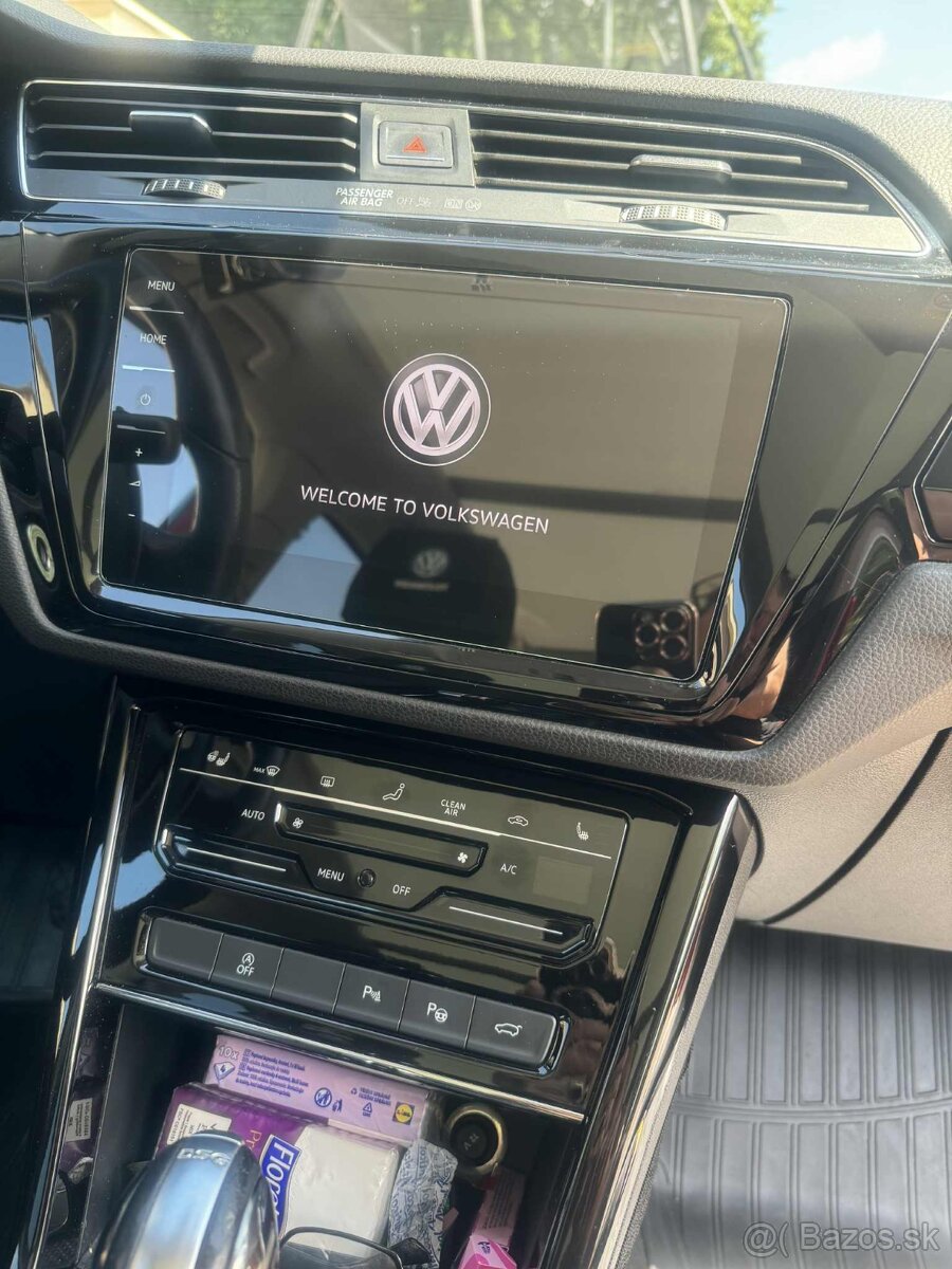 Volķsvwagen Touran plnej výbave - 7