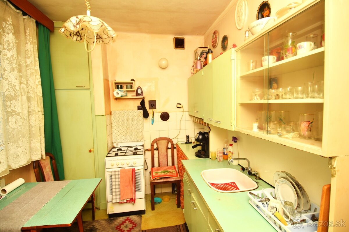 Na predaj dvojizbový byt s balkónom. + garáž. - 7