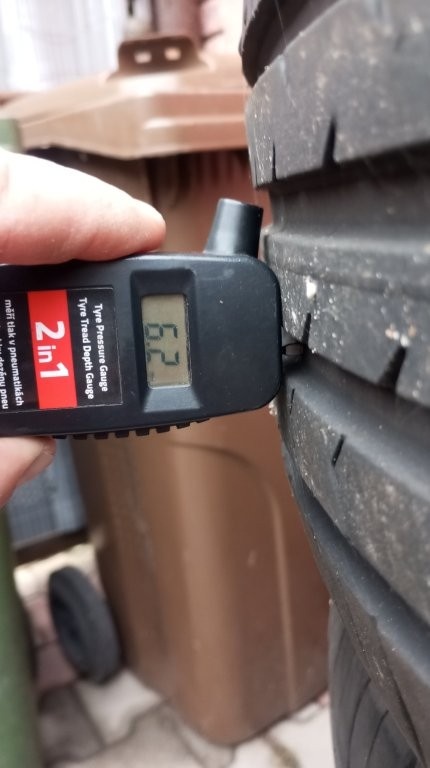 Predam letne pneu 4ks Continental 215_55_R17 - 7