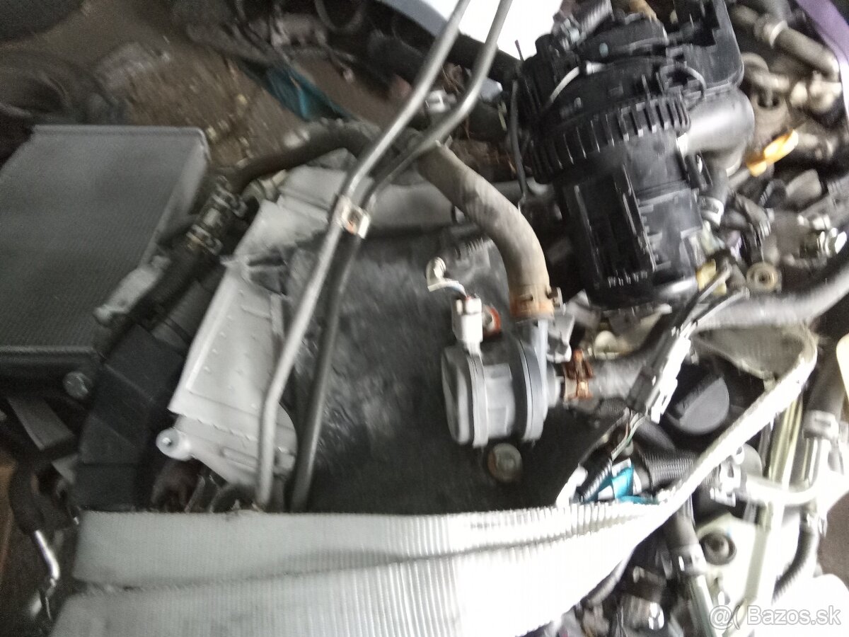 Toyota hilux 2.4 diesel rok 2023 zelená tmavá metalíza - 7