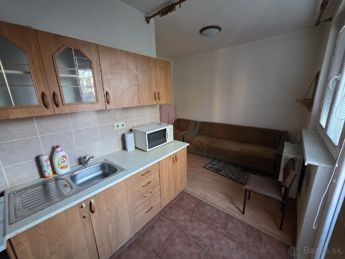 Predám 2 izbový byt - Levice - 7