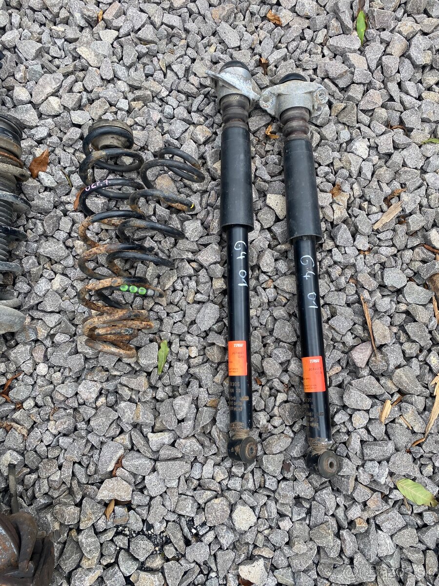 Predám na škoda octavia1 nahradne diely - 7