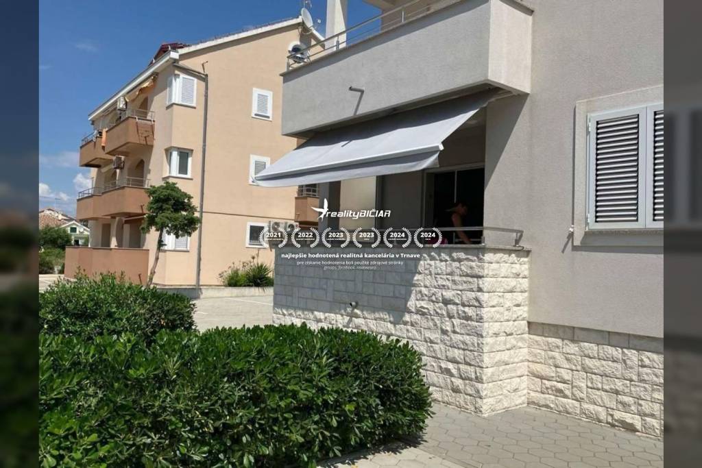 PRIVLAKA - trojizbový apartmán 20 m od mora - 7