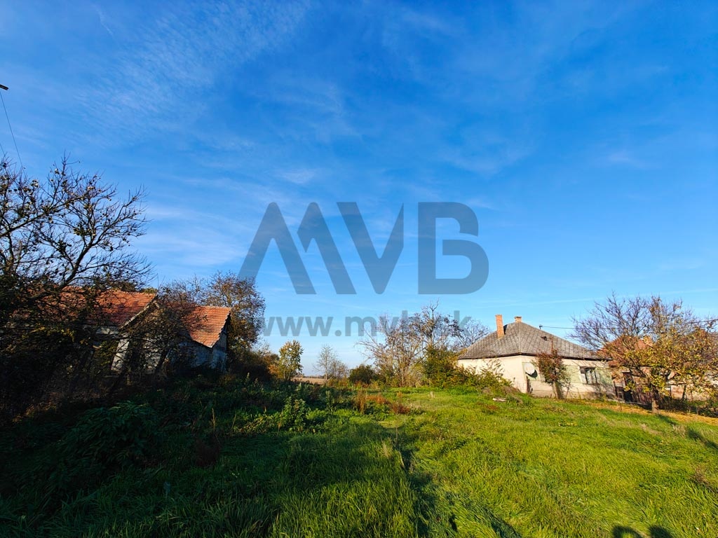 13 ÁROVÝ POZEMOK PRI KOMÁRNE S VÝHĽADOM NA JAZIERKO - 7