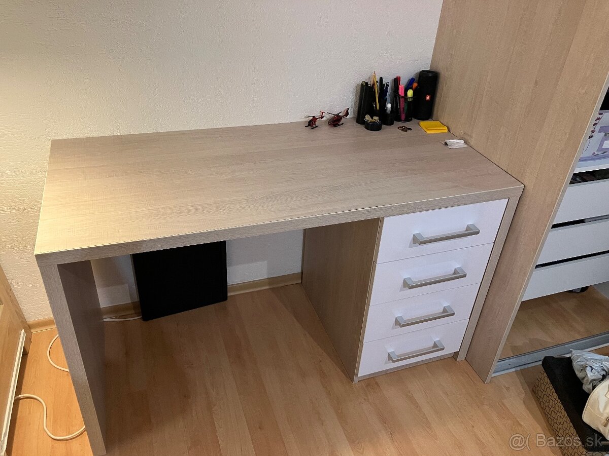 Predám posteľ, skriňu a stôl - 7