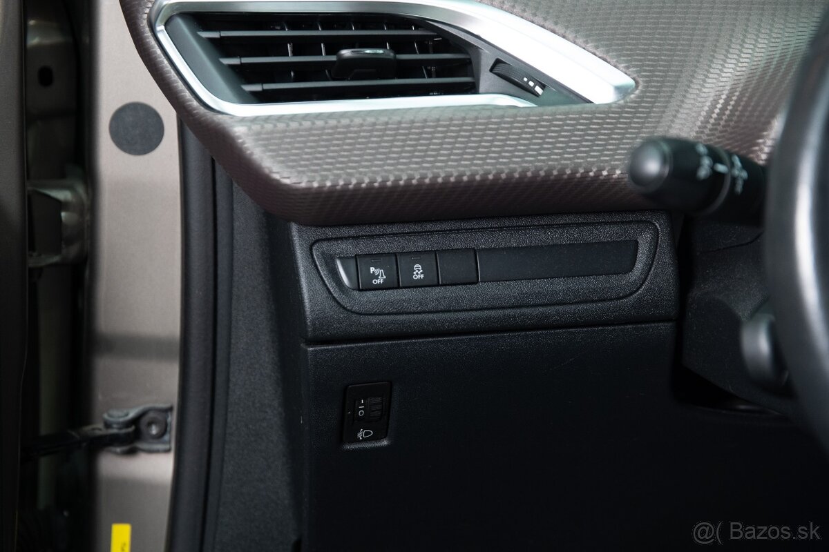 Peugeot 2008 1.2 60kW, manuál, 2013 - 7