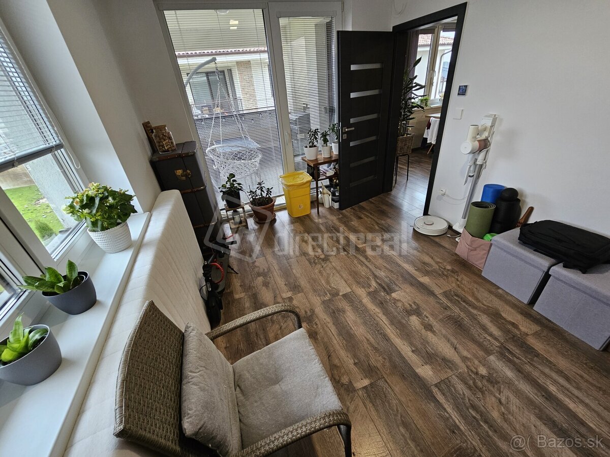 Moderný, veľmi pekný 3 izbový byt s terasou a 2 parko… - 7