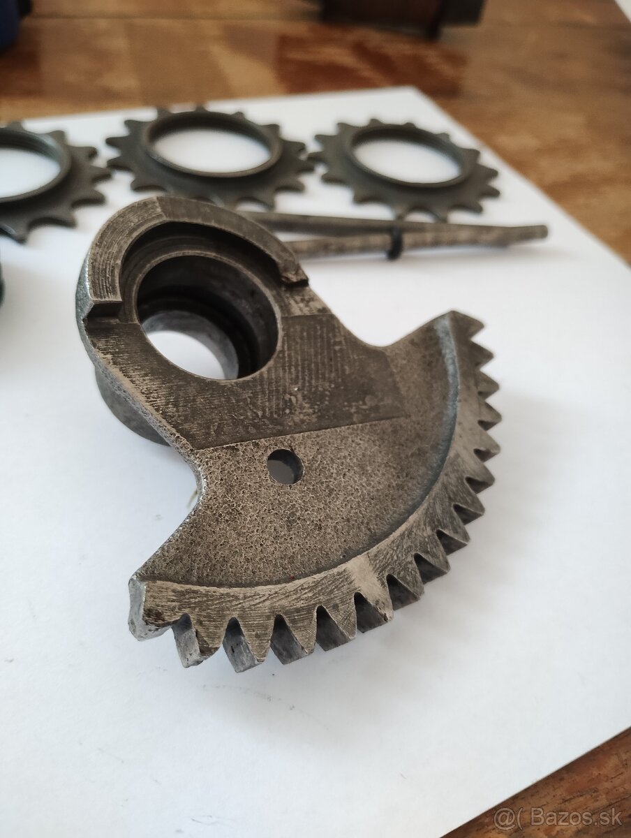 Predám náhradné diely z motora jawa 350 / 634 - 7