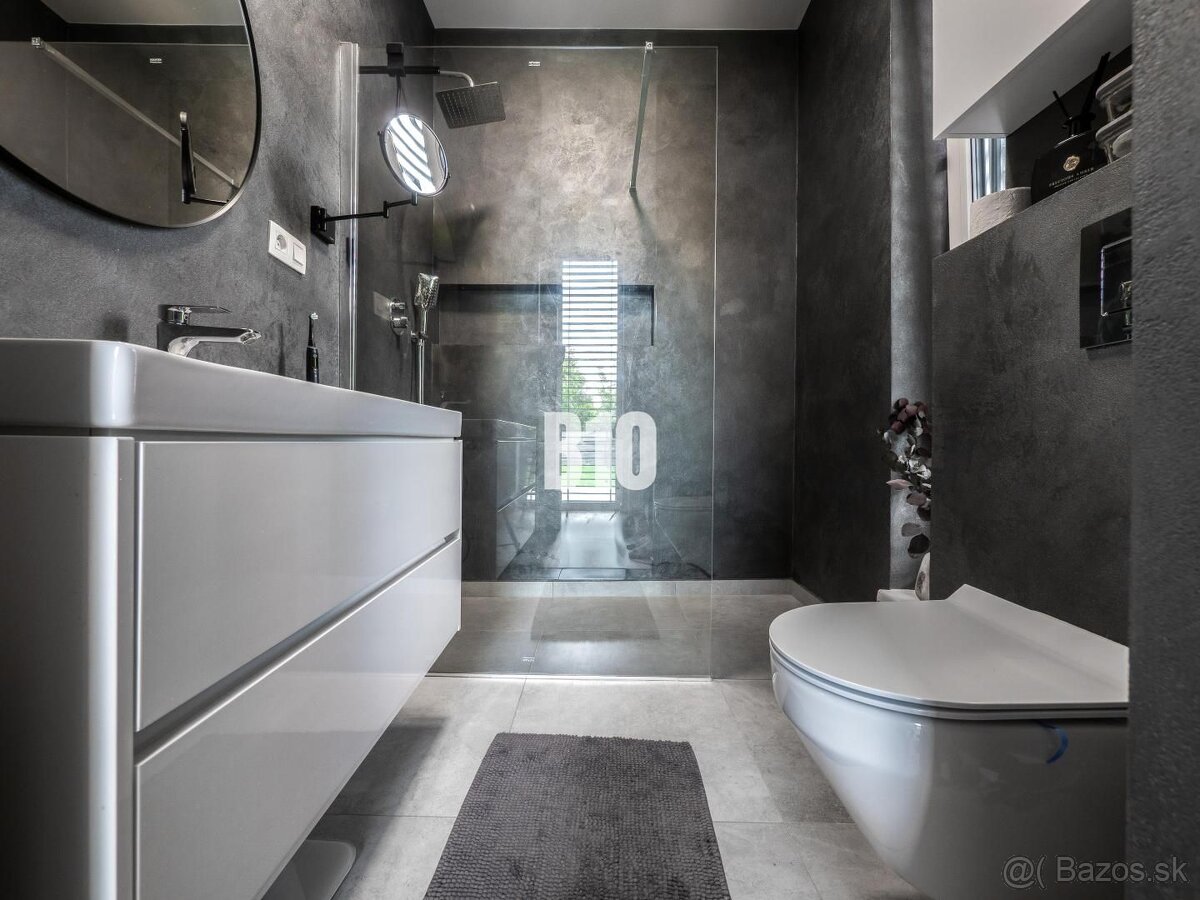 Luxusná vila s dvojgarážou a slnečným pozemkom v mestskej ča - 7