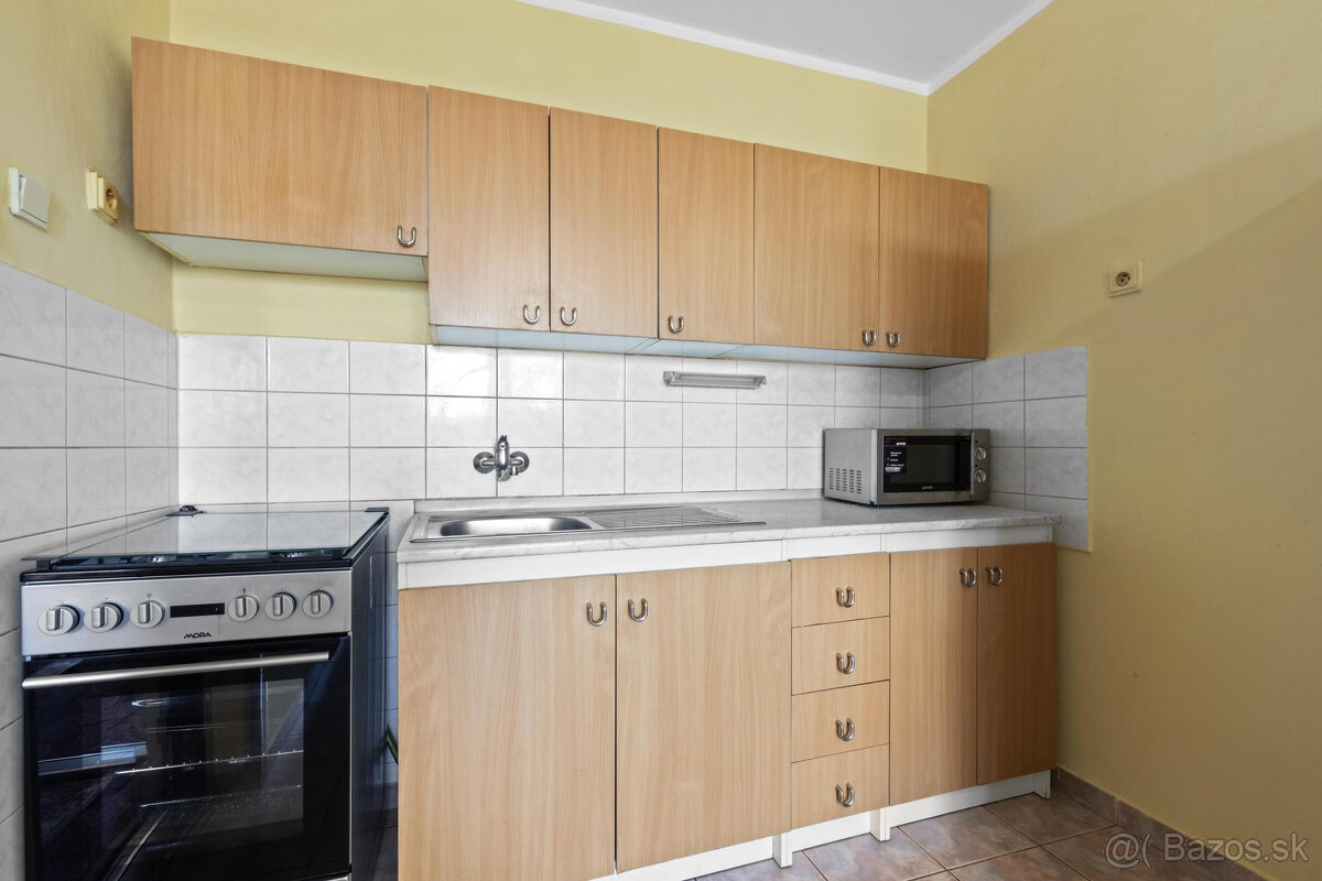 Zaujímavý 3-izbový byt 67 m2 s veľkým potenciálom – ul. Kozm - 7