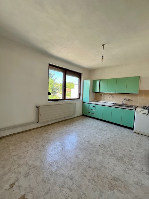 Veľký rodinný dom na Čermáni, bývanie aj podnikanie - 7