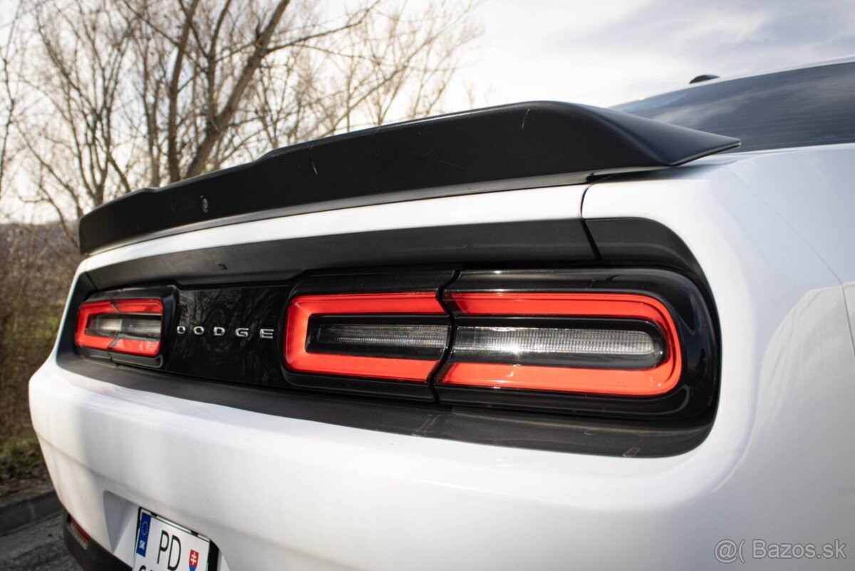 Dodge Challenger 5,7 HEMI RT - 7