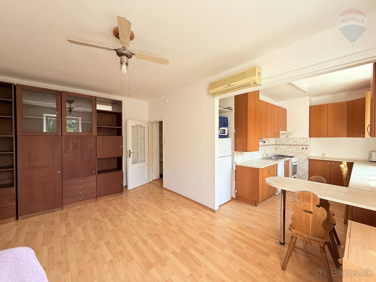 REZERVOVANÝ 2 izbový byt v centre mesta Humenné. - 7