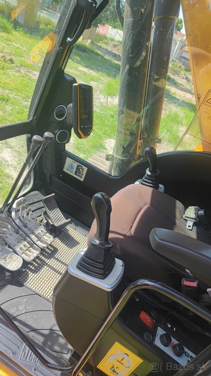 Predám pásový bager JCB 220. - 7