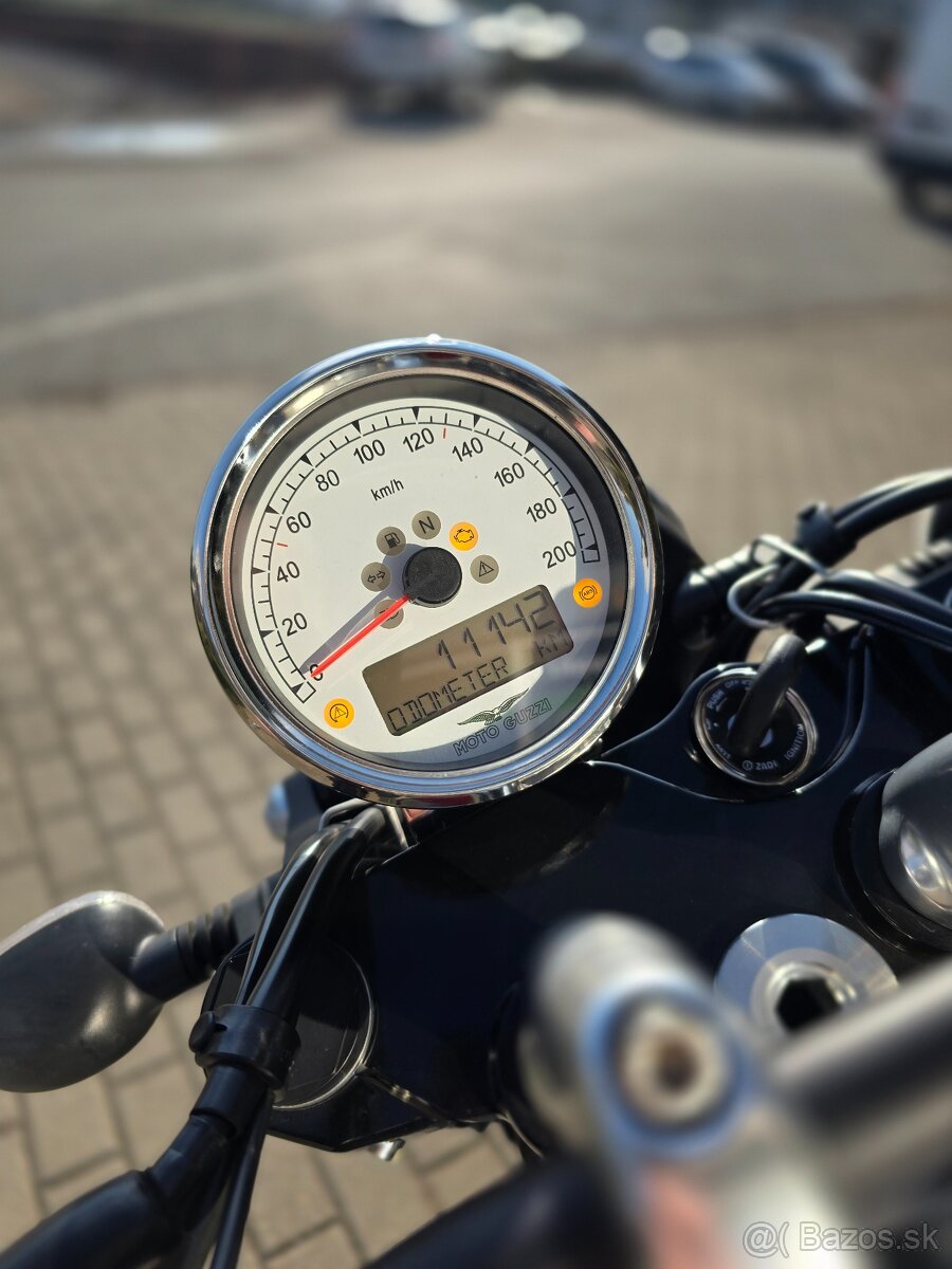 Moto Guzzi V9 Bobber - 7