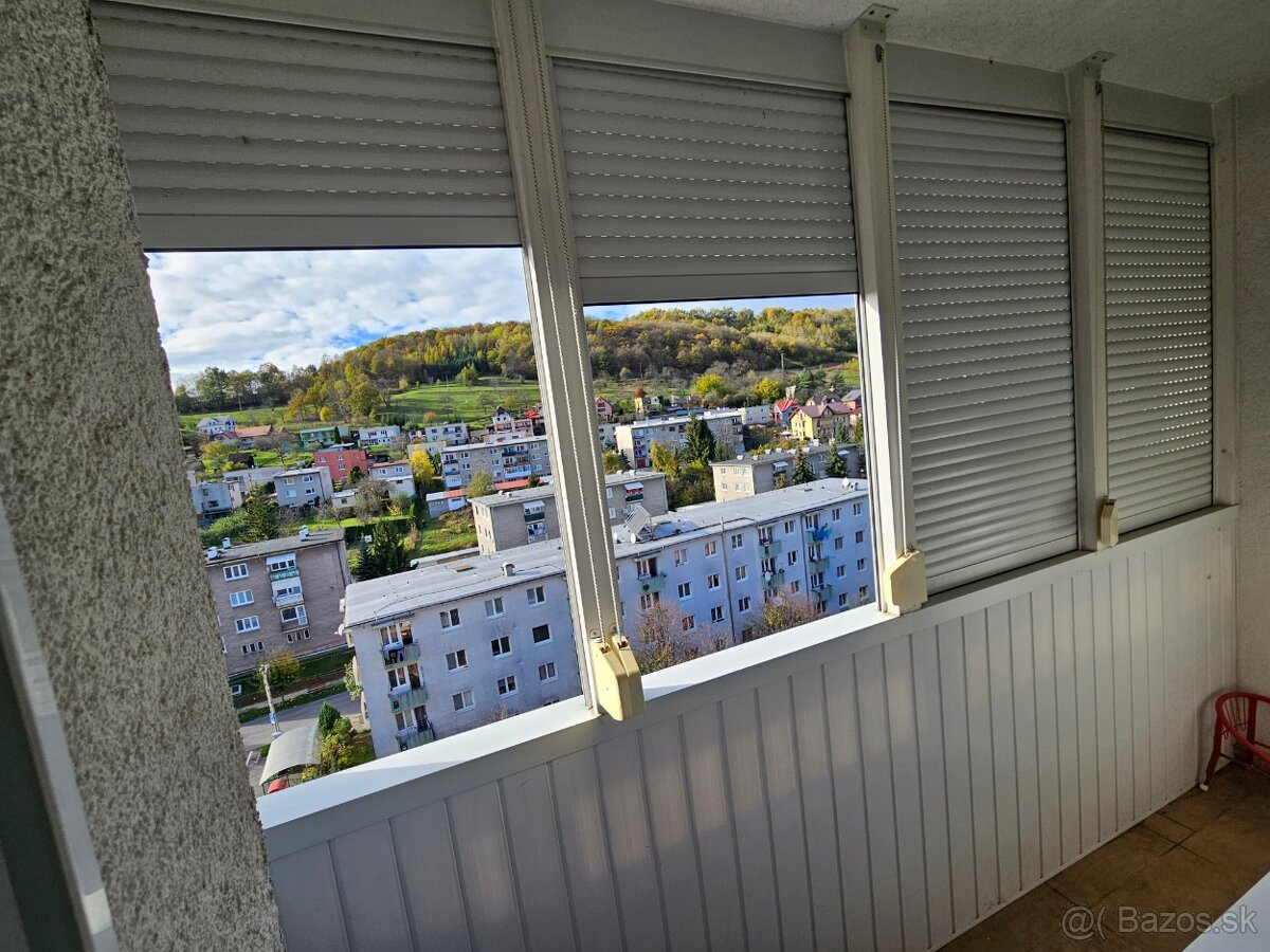 Predám slnečný priestranný 3-izbový byt v Novej Bani (74 m²) - 7