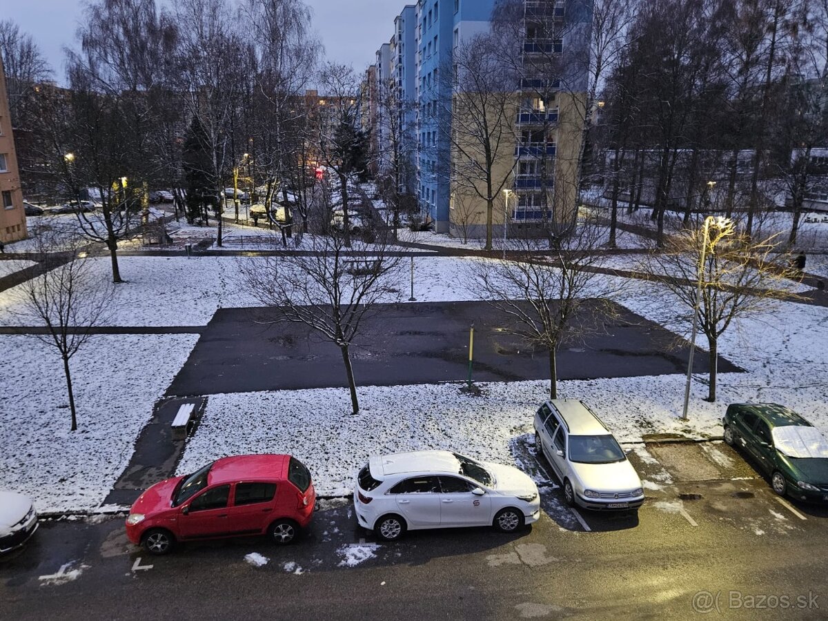 1-IZBOVY NOVO ZREKONSTRUOVANY BYT V ZILINE NA PRENAJOM - 7