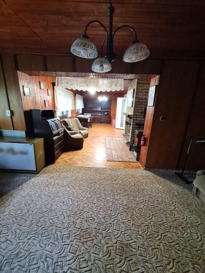 Zaujímavá pekná priestranná murovaná chata v prírode - 7