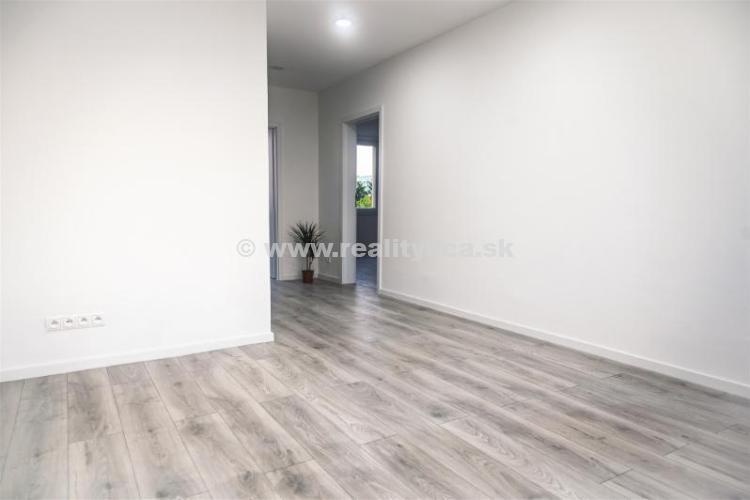 Predám zrekonštruovaný 3-izbový byt v Bánovciach n/B - 7